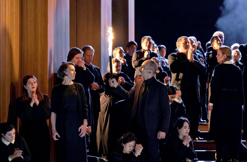 Olesya Golovneva (Silvana) and ensemble © Monika Rittershaus