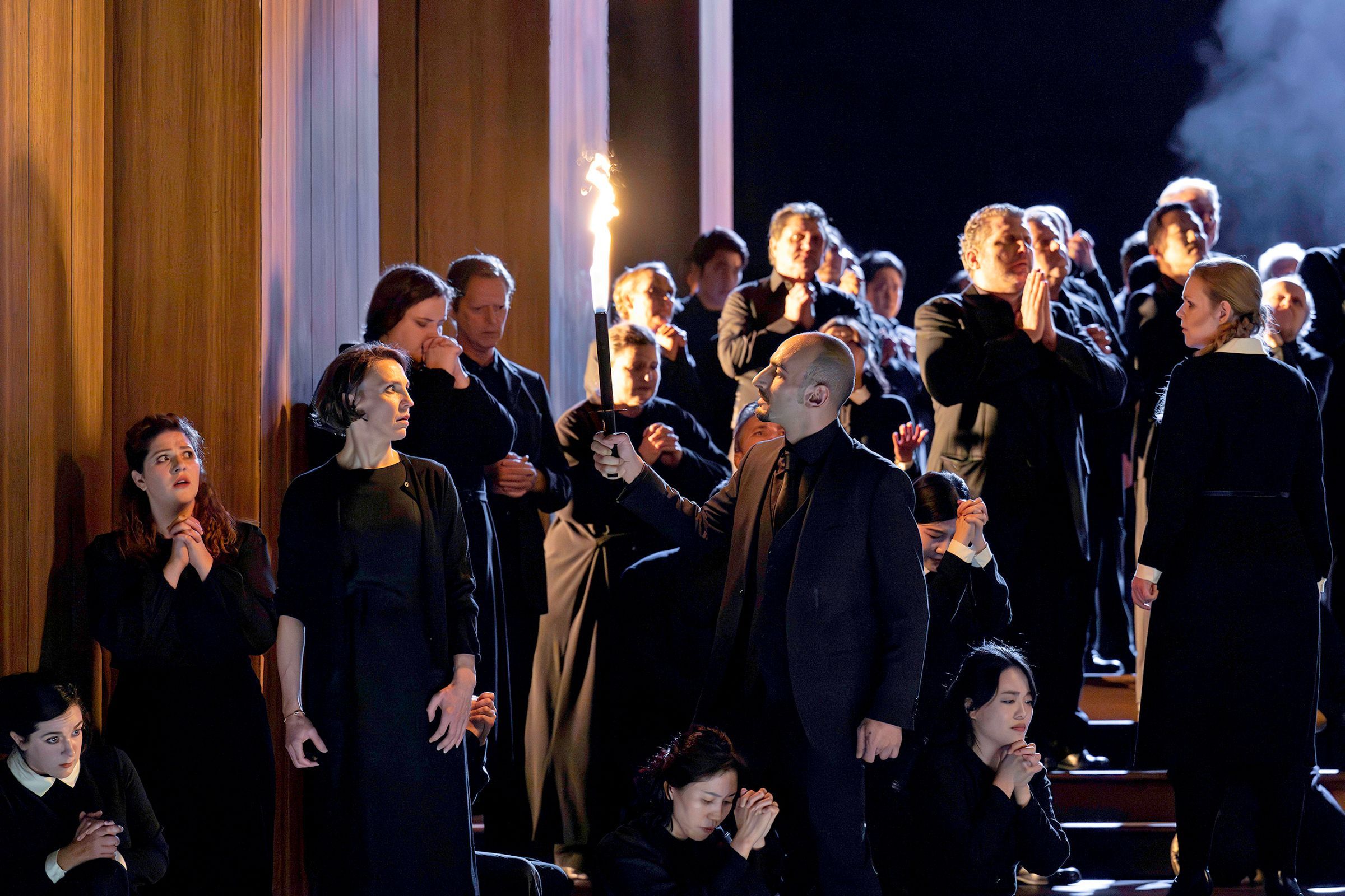Olesya Golovneva (Silvana) and ensemble &copy; Monika Rittershaus