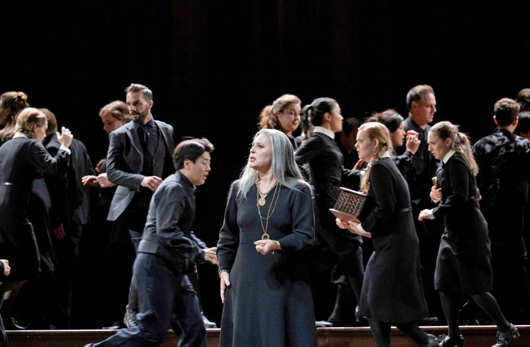 Martina Serafin (Eudossia) and ensemble &copy; Monika Rittershaus