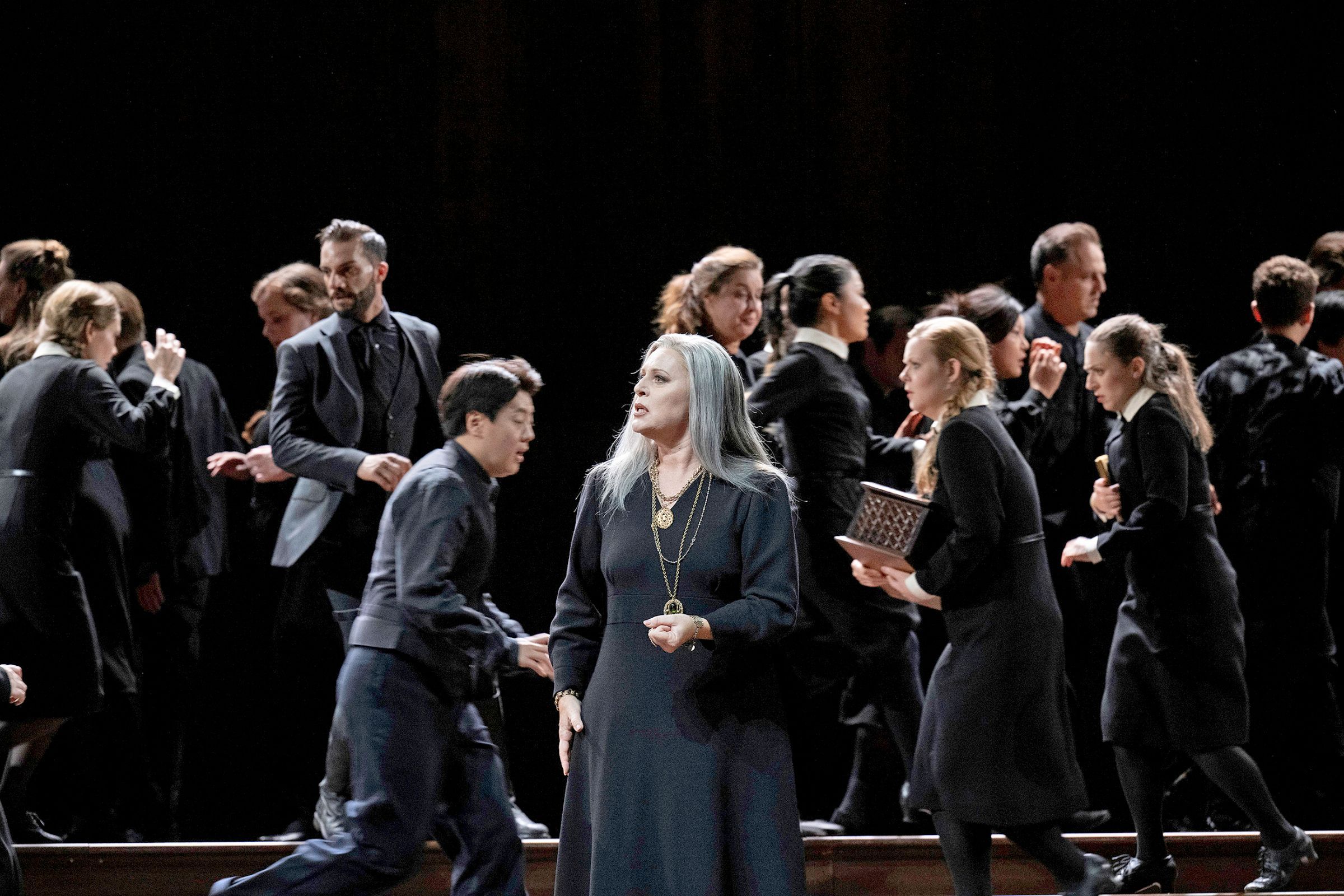 Martina Serafin (Eudossia) and ensemble &copy; Monika Rittershaus