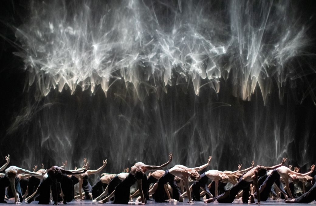 Artists of the Ballet in Crystal Pite's <i>Angels' Atlas</i> © Karolina Kuras