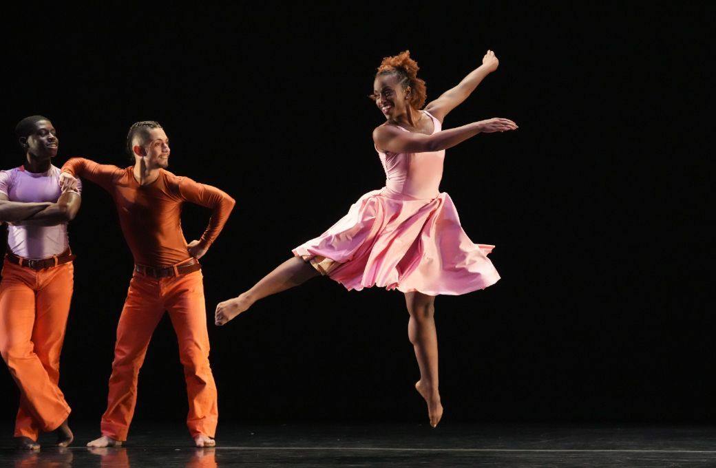 Dayton Contemporary Dance Company and Countess V. Winfrey in Taylor's <i>Esplanade</i> © Steven Pisano