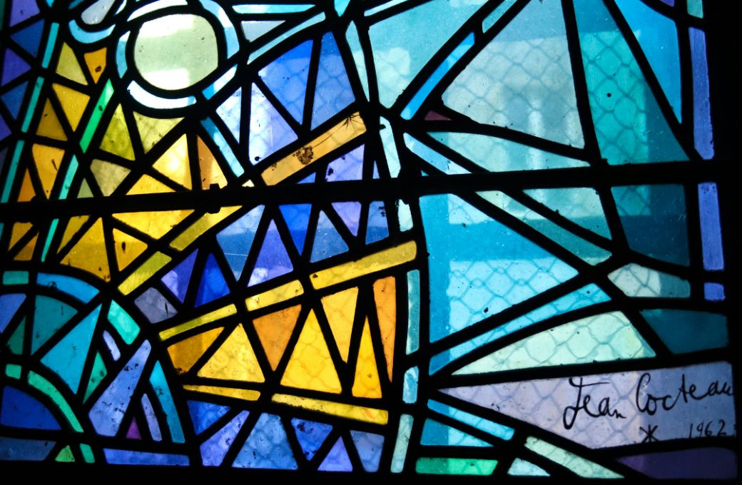Stained Glass Window by Jean Cocteau, Église Saint-Maximin , Metz, France © Photo by Marie Bellando Mitjans on Unsplash