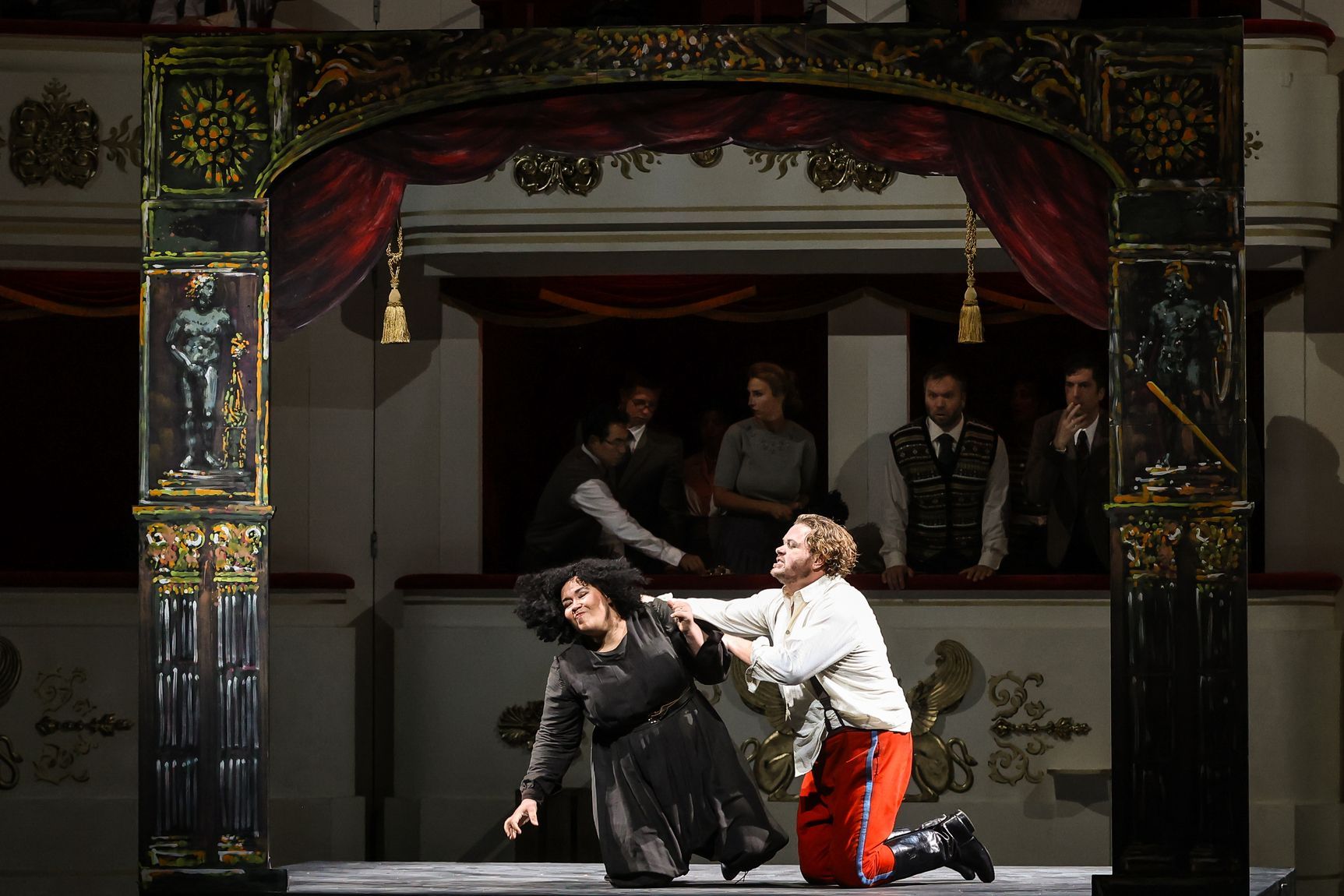 Katia Ledoux (Carmen) und Tomislav Mužek (Don José) &copy; Barbara Pálffy | Volksoper Wien