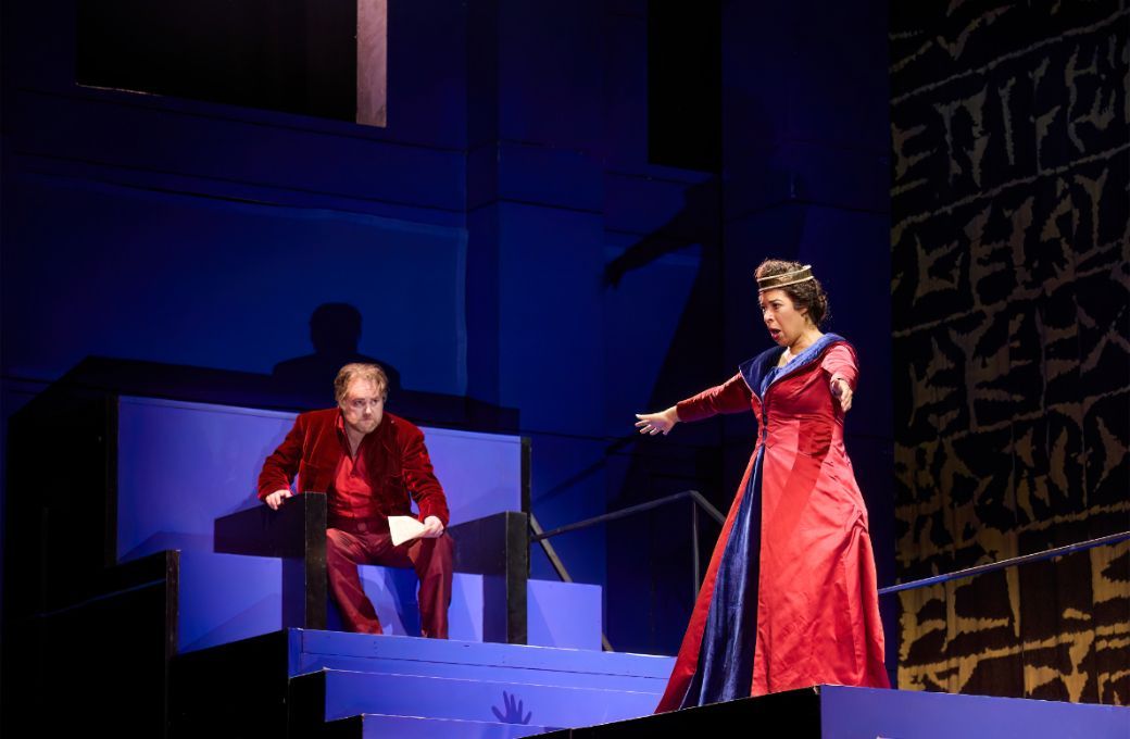 Roland Wood (Nabucco) and Mary Elizabeth Williams (Abigaille) &copy; Michael Cooper