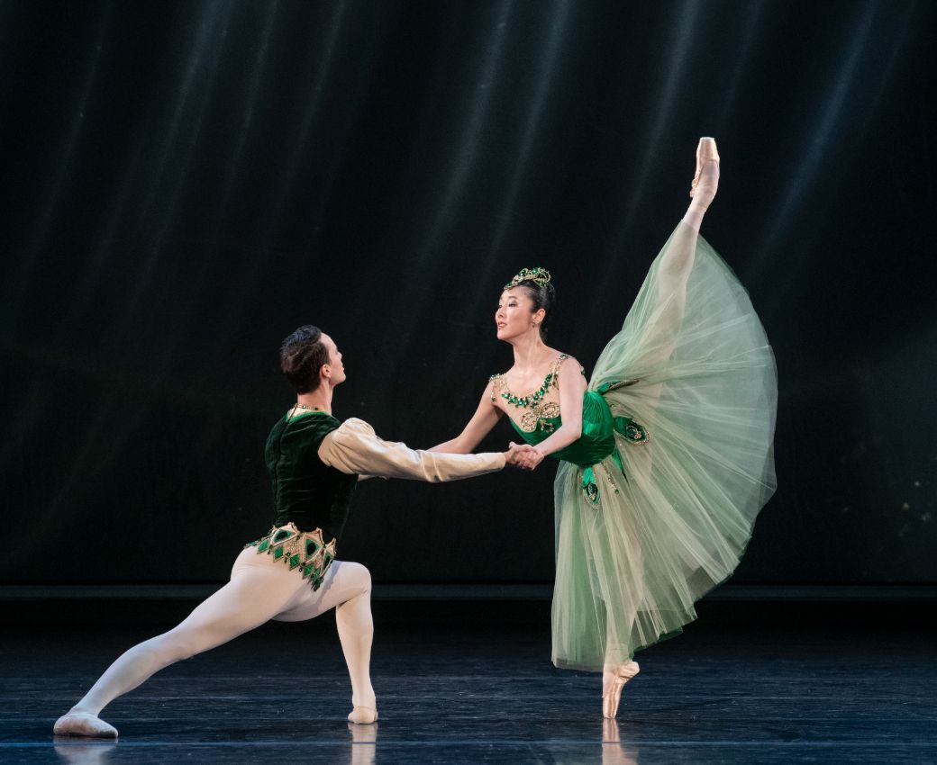 Simon Regourd and Youngseo Ko in George Balanchine's <i>Emeralds</i> © Erik Berg