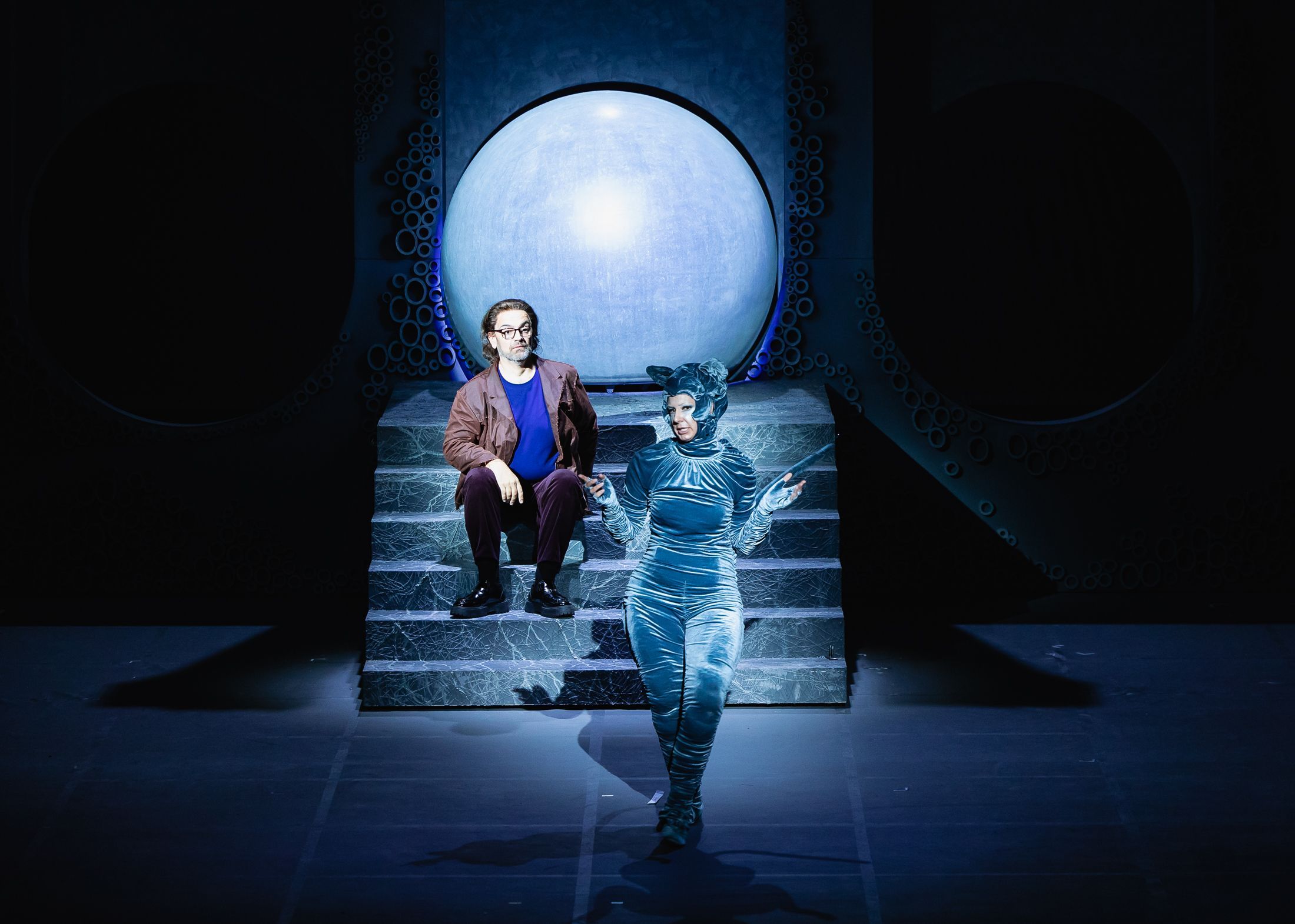 Giorgio Berrugi (Hoffmann) and Štěpánka Pučálková (NIcklausse) &copy; Agnese Zeltina | Latvian National Opera