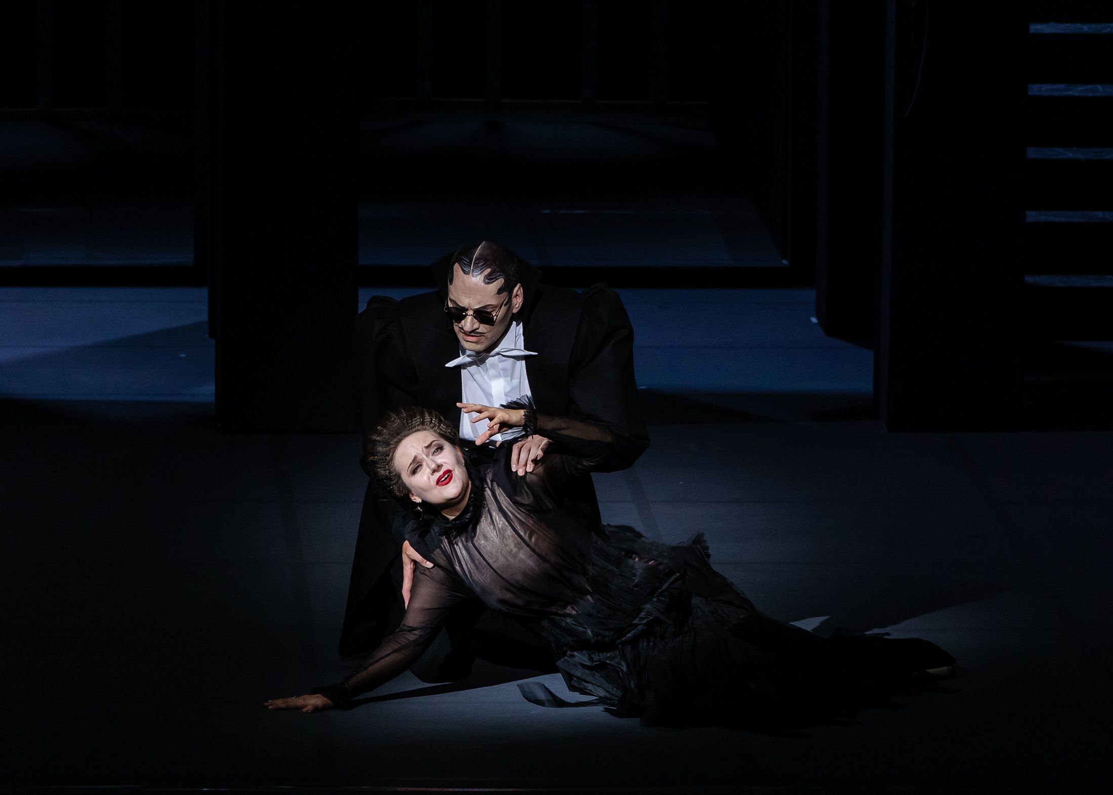 Inna Kločko (Antonia) and Rihards Mačanovskis (Dr Miracle) &copy; Agnese Zeltina | Latvian National Opera