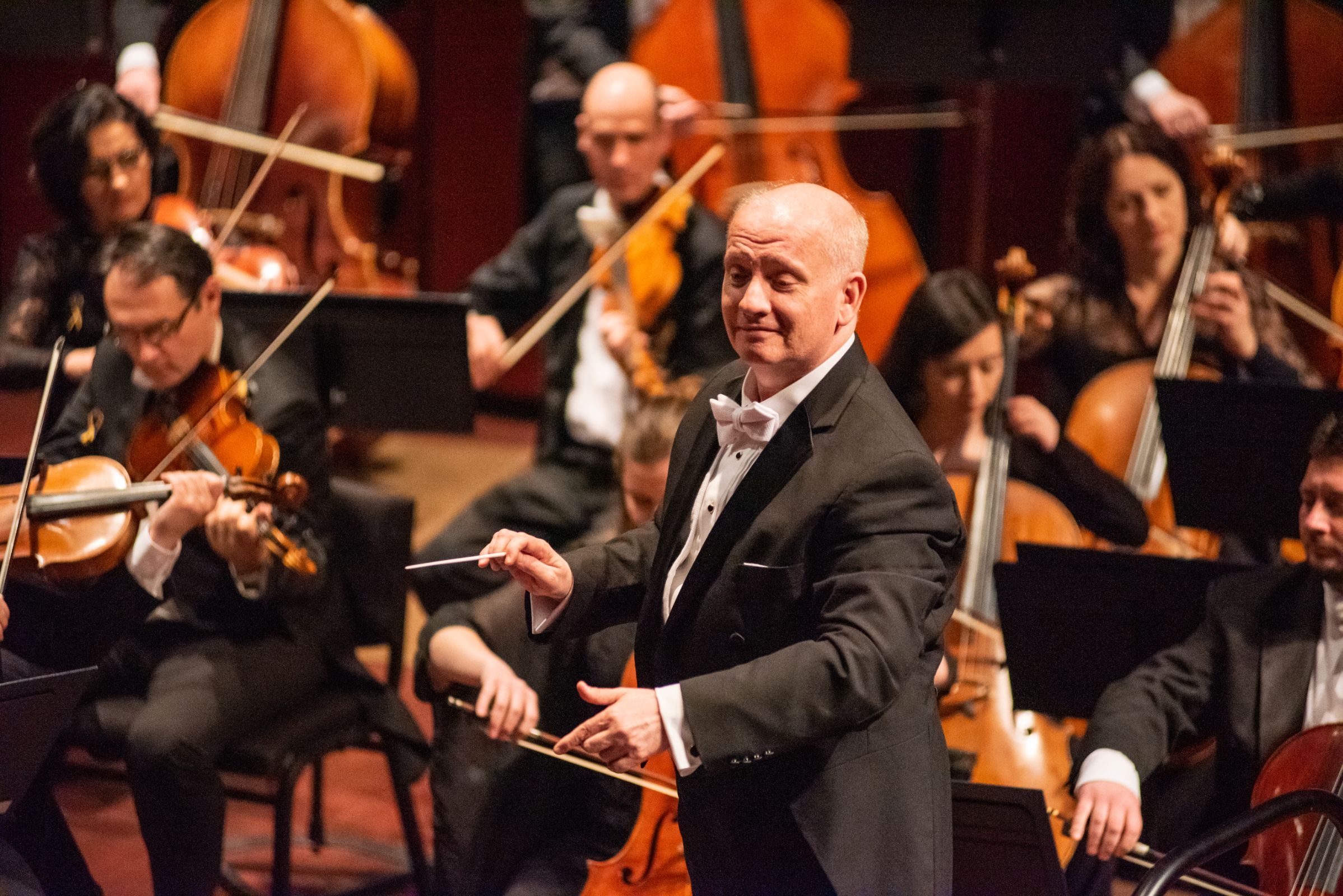 Theodore Kuchar conducts the Lviv National Philharmonic Orchestra of Ukraine © Courtesy IMG Artists