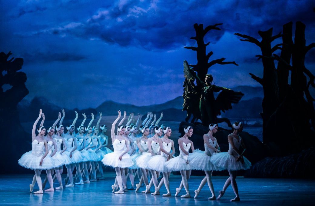 Hungarian National Ballet’s <i>Swan Lake</i> © Valter Berecz