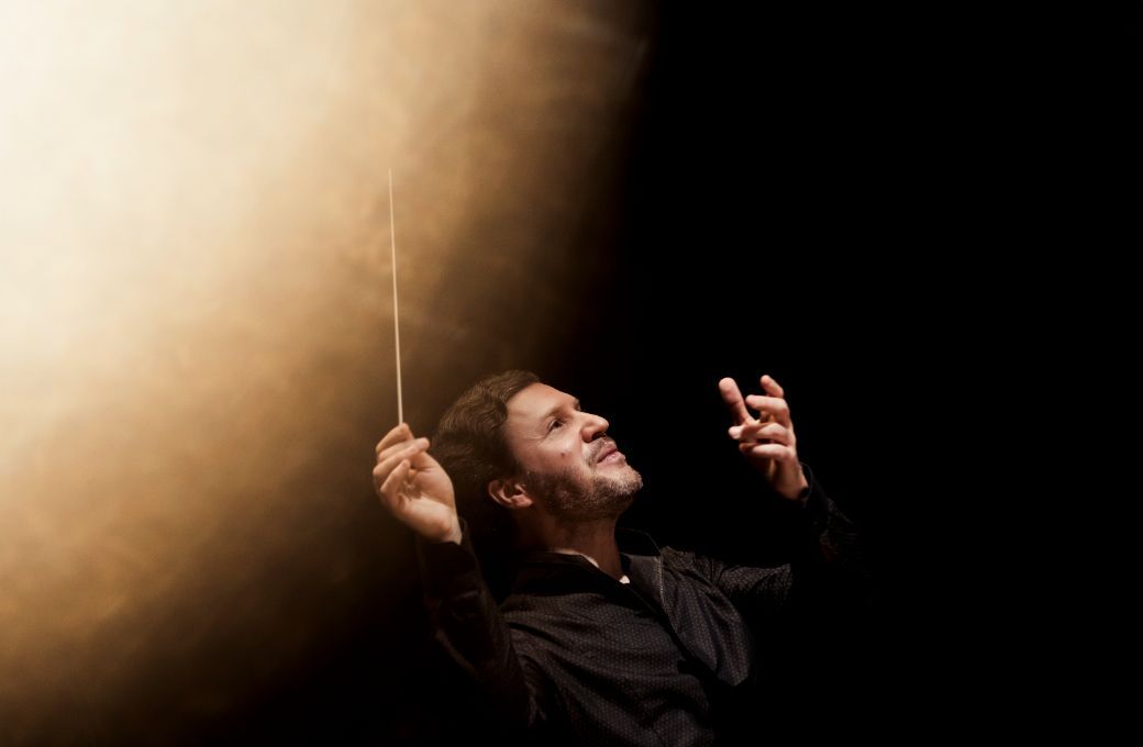 Stanislav Kochanovsky dirige l'Orchestre de Paris &copy; Mathias Benguigui / Pasco And Co