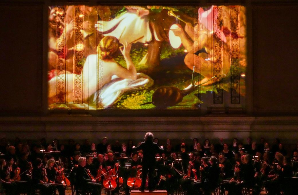 Gustavo Dudamel conducts <i>A Midsummer Night's Dream</i> © Steven Pisano for Bachtrack