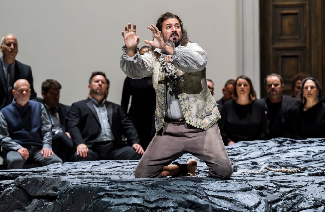 Eric Cutler (Florestan) and chorus &copy; Tristram Kenton, 2024