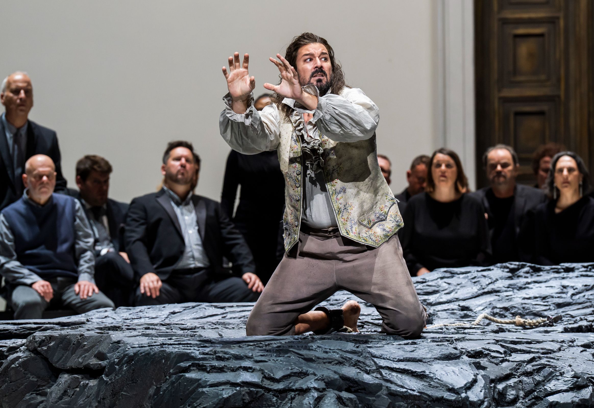 Eric Cutler (Florestan) and chorus &copy; Tristram Kenton, 2024