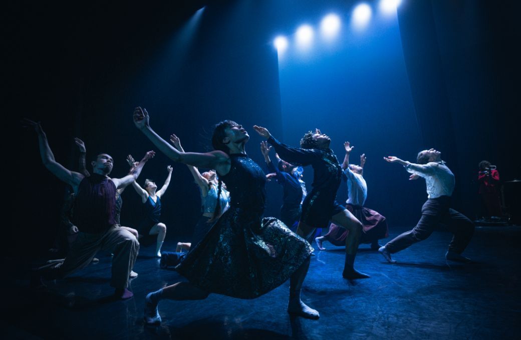 Hofesh Shechter Company in <i>Theatre of Dreams</i> &copy; Todd MacDonald