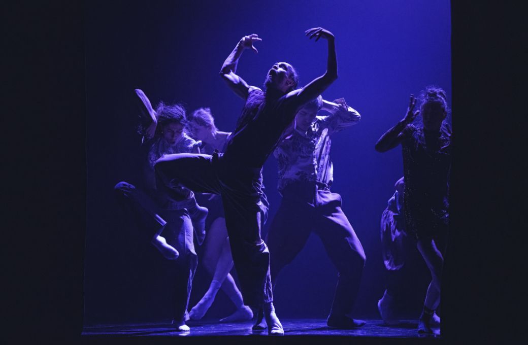 Hofesh Shechter Company in <i>Theatre of Dreams</i> &copy; Tom Visser