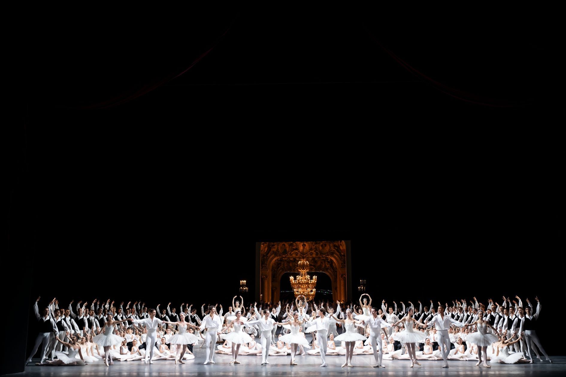 Le défilé du Ballet de l'Opéra de Paris &copy; Julien Benhamou / Opéra national de Paris