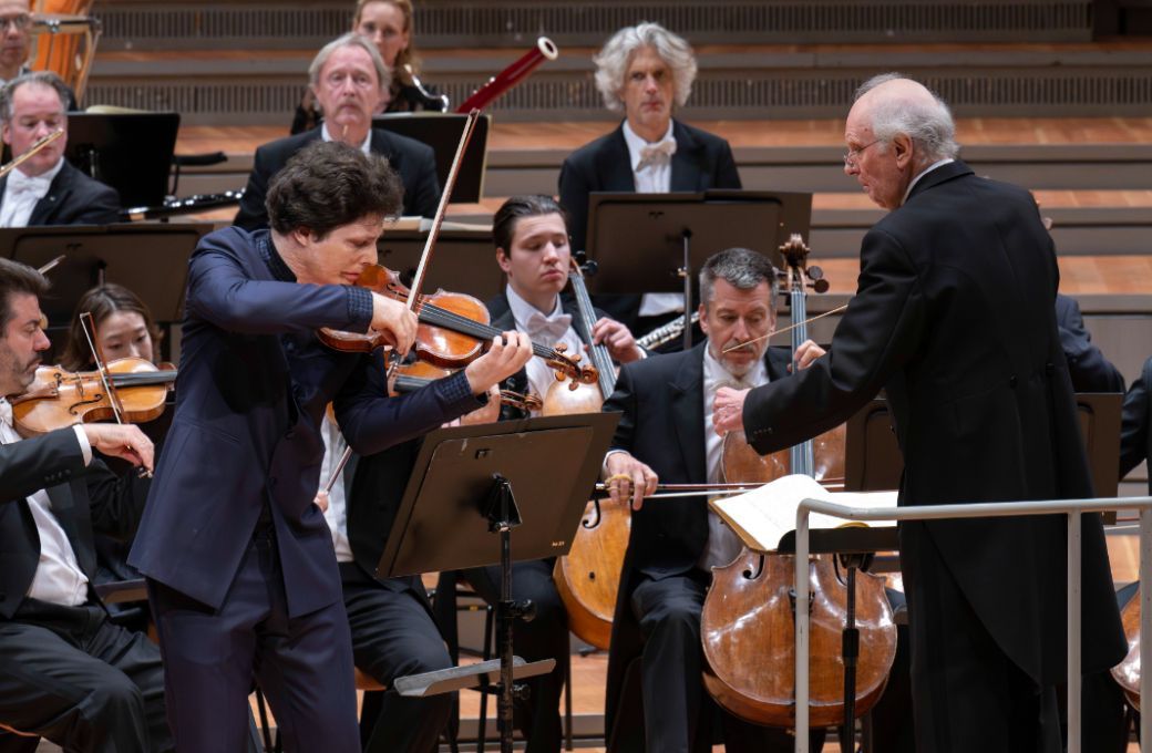 Augustin Hadelich und Marek Janowski mit den Berliner Philharmonikern &copy; Monika Rittershaus