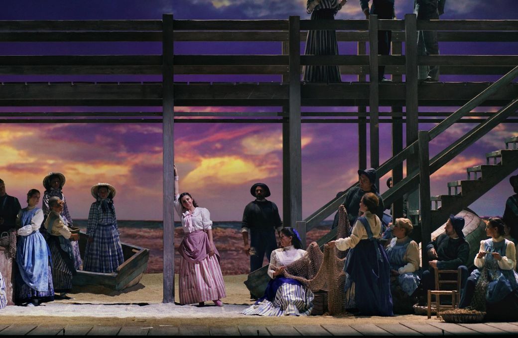 Sabina Pu&eacute;rtolas (Marina) en el centro de la escena &copy; Javier del Real | Teatro de la Zarzuela