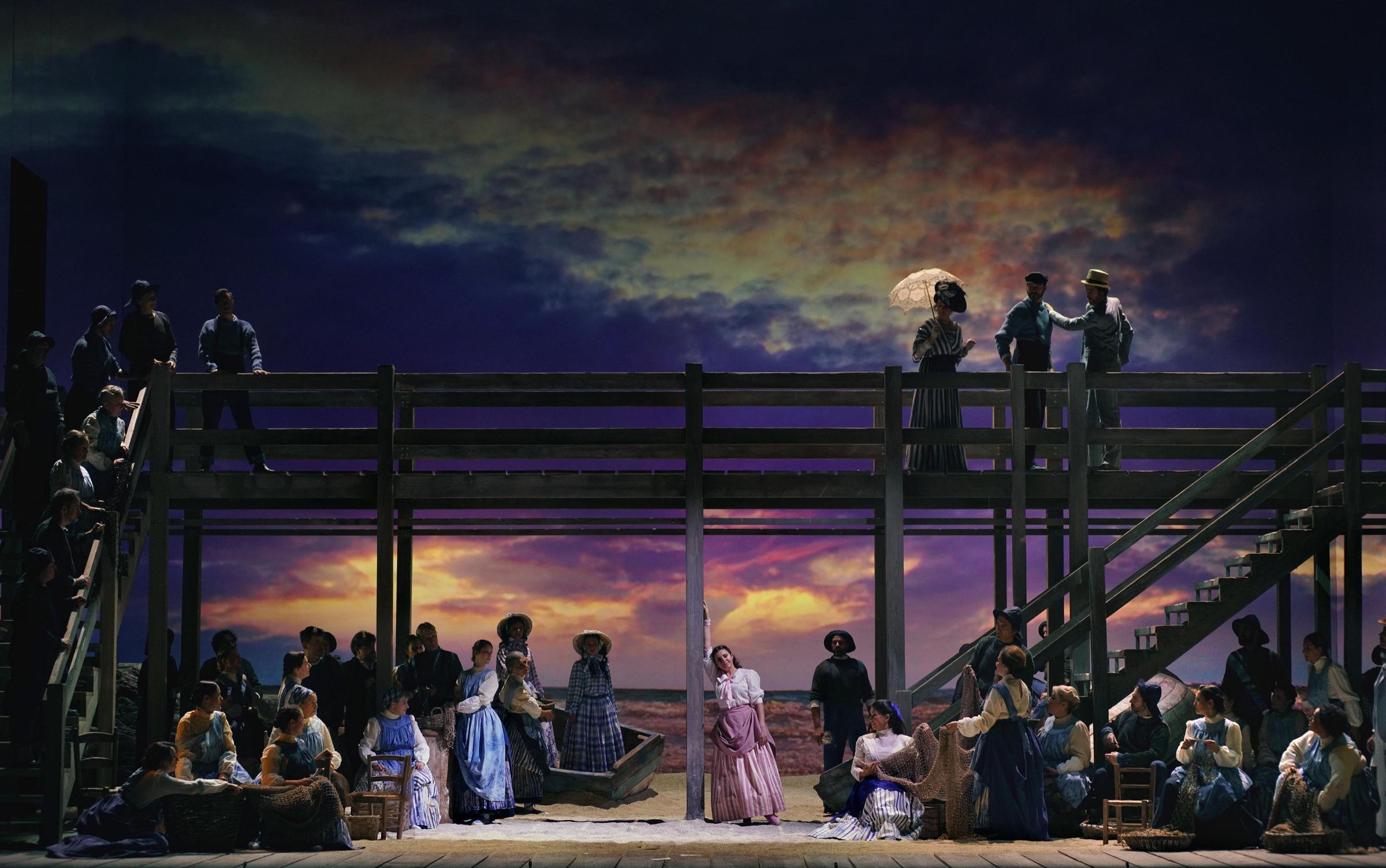 Sabina Puértolas (Marina) en el centro de la escena &copy; Javier del Real | Teatro de la Zarzuela