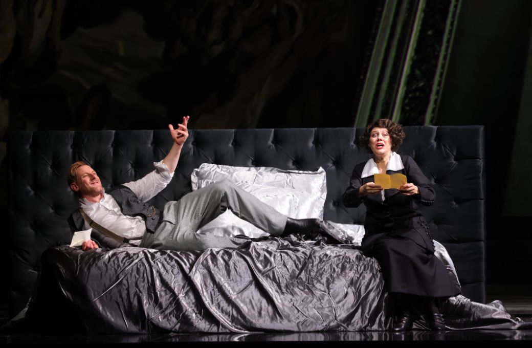 G&uuml;nther Groissb&ouml;ck (Baron Ochs) and Tanja Ariane Baumgartner (Annina) &copy; Teatro alla Scala | Brescia e Amisano