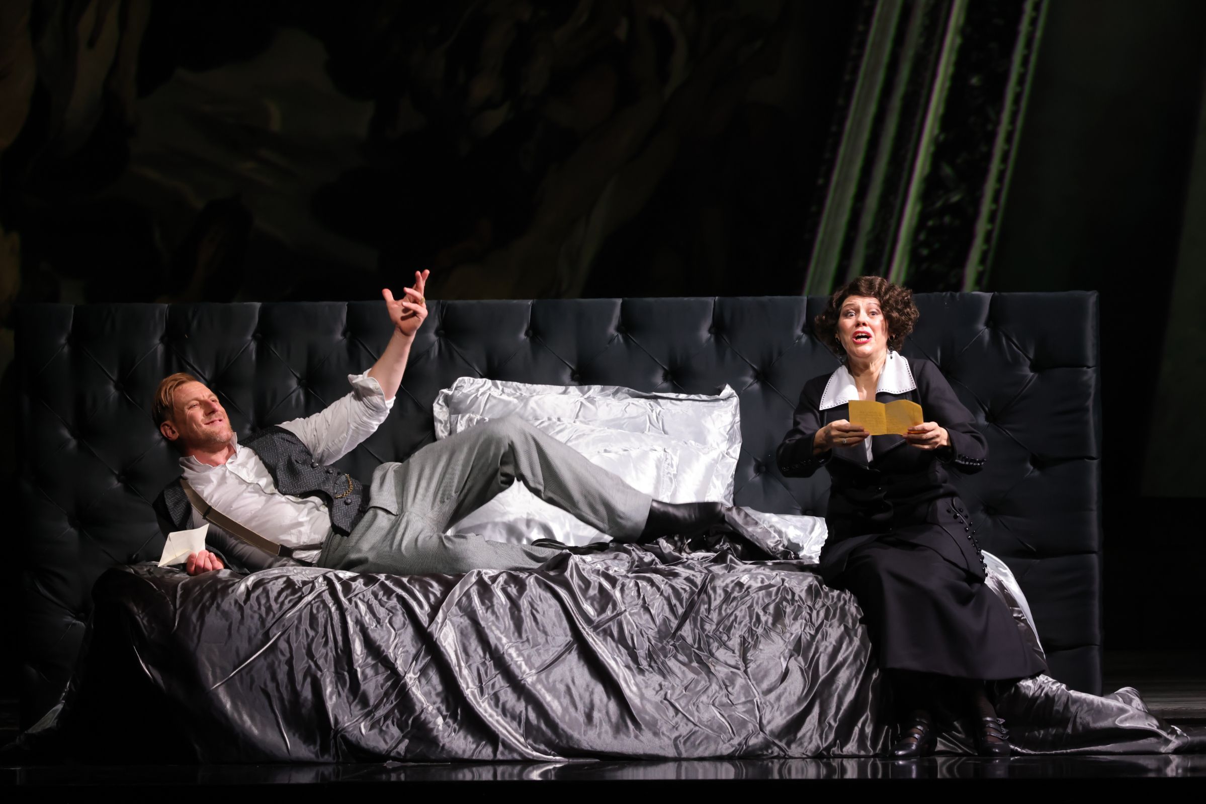 Günther Groissböck (Baron Ochs) and Tanja Ariane Baumgartner (Annina) &copy; Teatro alla Scala | Brescia e Amisano