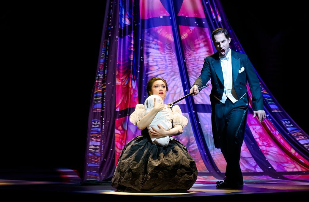 Guanqun Yu (Marguerite) and Kyle Ketelsen (M&eacute;phistoph&eacute;l&egrave;s) &copy; Michael Cooper