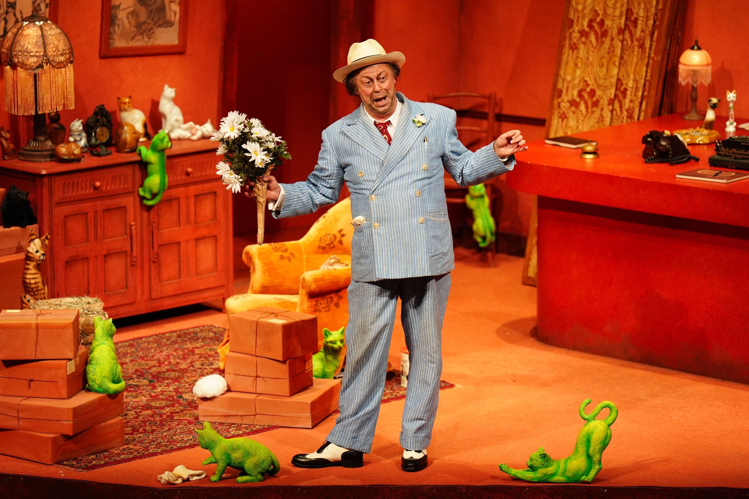 David Stout (Don Pasquale) &copy; Jane Barlow