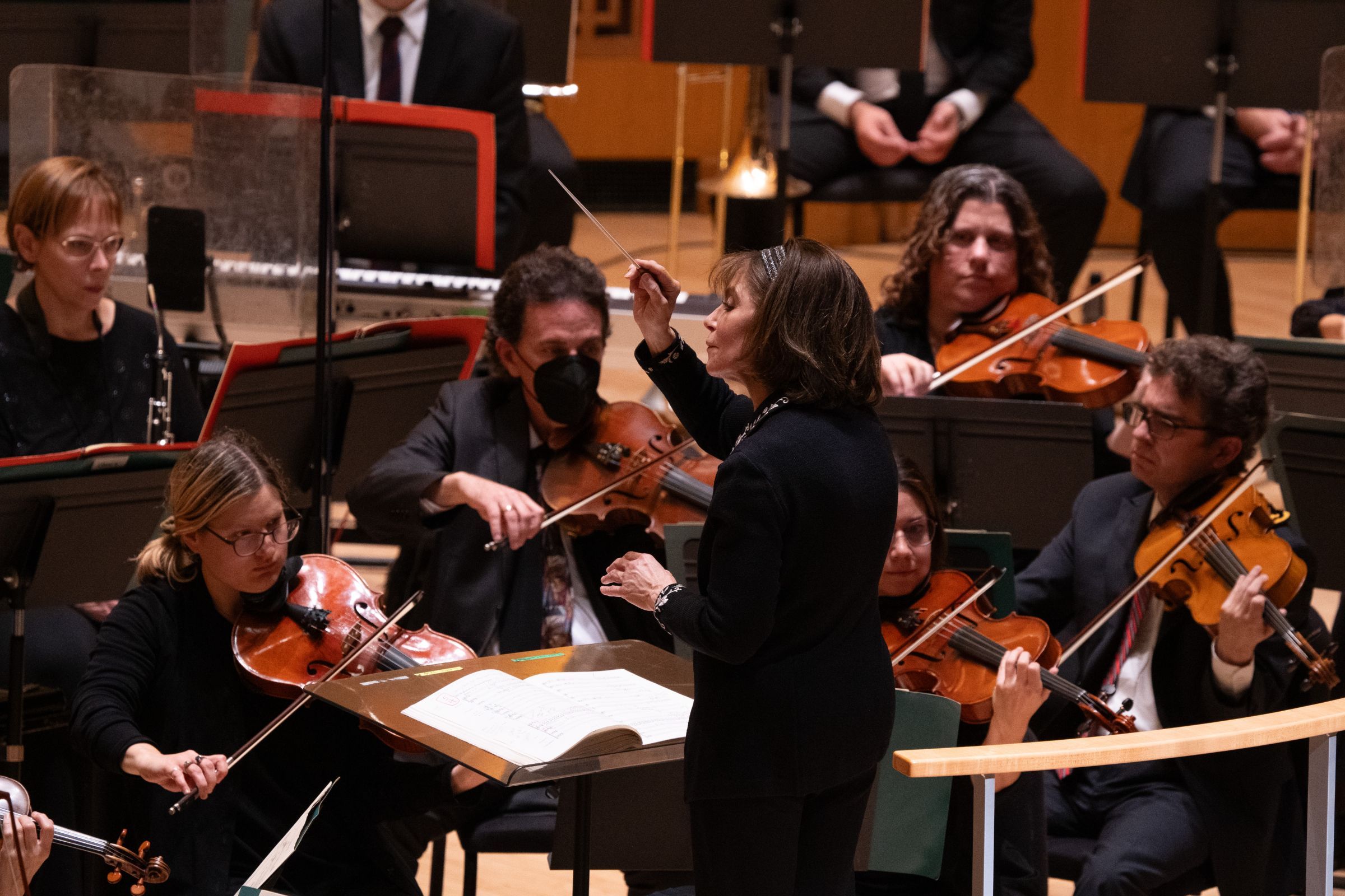 JoAnn Falletta conducts the Buffalo Philharmonic © Brett Deneve