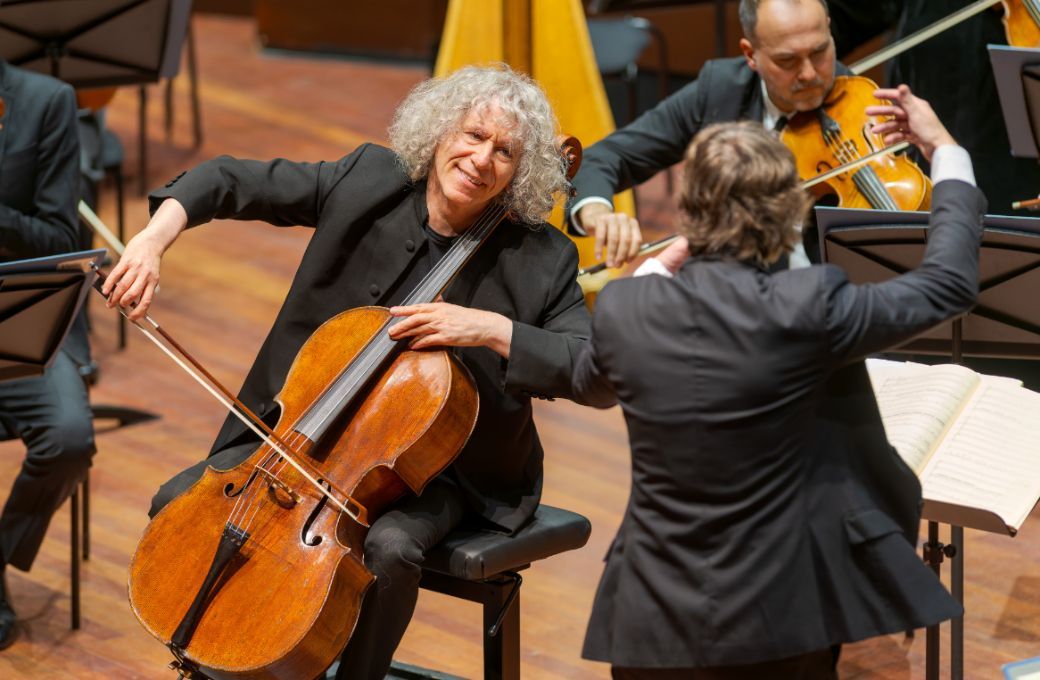 Steven Isserlis performs with Maxim Emelyanychev in Glasgow © Christopher Bowen