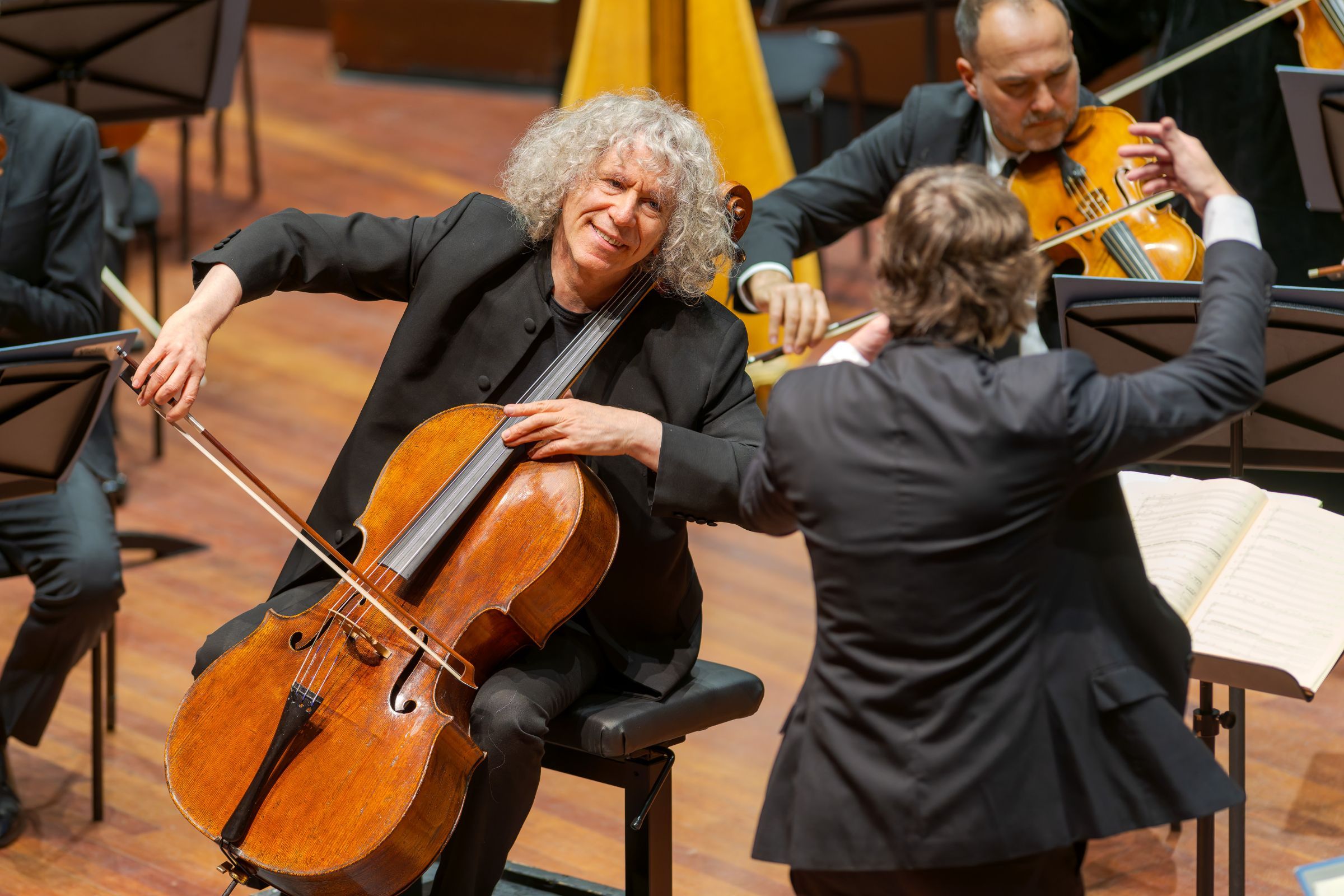Steven Isserlis performs with Maxim Emelyanychev in Glasgow © Christopher Bowen