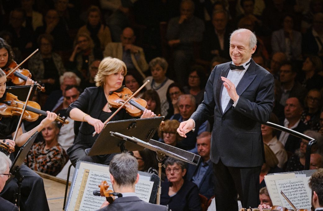 Iv&aacute;n Fischer conducts the Budapest Festival Orchestra &copy; Budapest Festival Orchestra | Istv&aacute;n Kurcs&aacute;k
