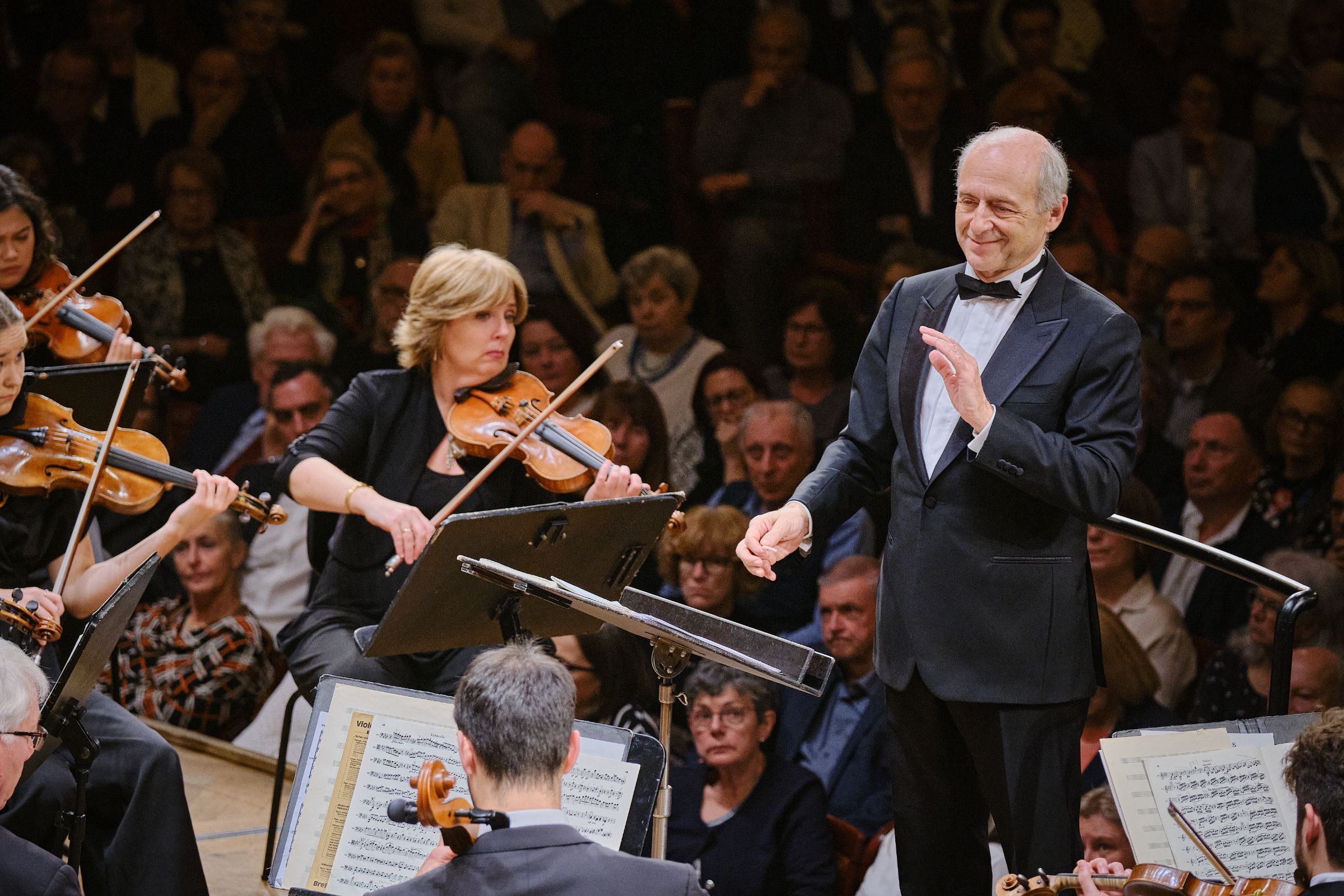 Iván Fischer conducts the Budapest Festival Orchestra &copy; Budapest Festival Orchestra | István Kurcsák