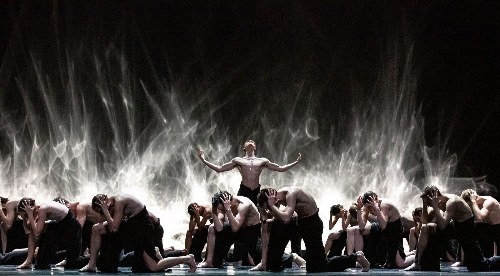 <i>Angels' Atlas</i> de Crystal Pite &copy; Karolina Kuras