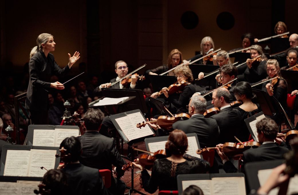 Karina Canellakis conducts the Royal Concertgebouw Orchestra © Milagro Elstak