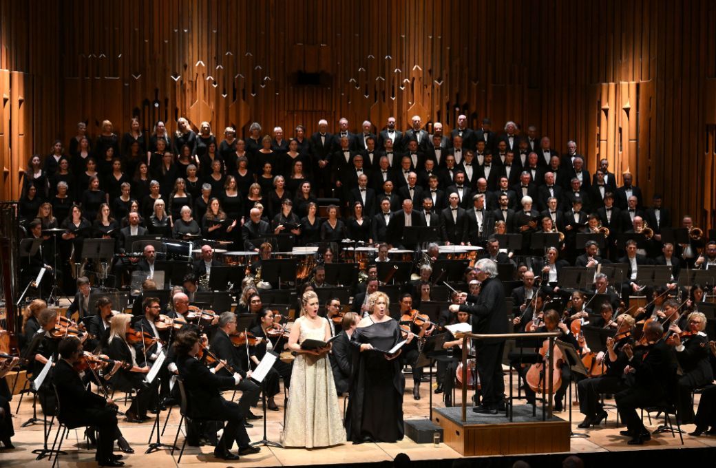 The London Symphony Chorus and Orchestra, Siobhan Stagg, Alice Coote and Michael Tilson Thomas &copy; LSO | Mark Allan