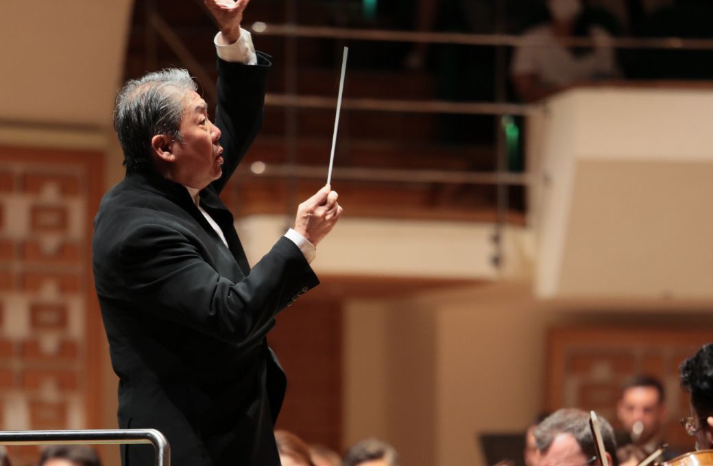 Long Yu conducts the Hong Kong Philharmonic &copy; Keith Hiro