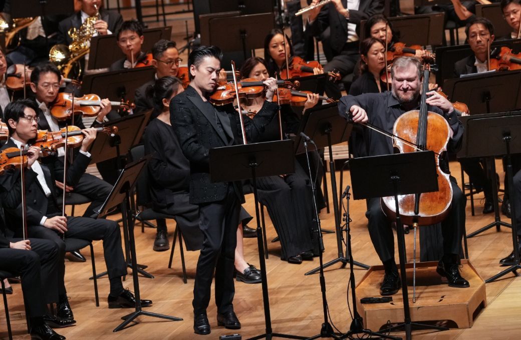 Jing Wang, Richard Bamping and the Hong Kong Philharmonic © Desmond Chan