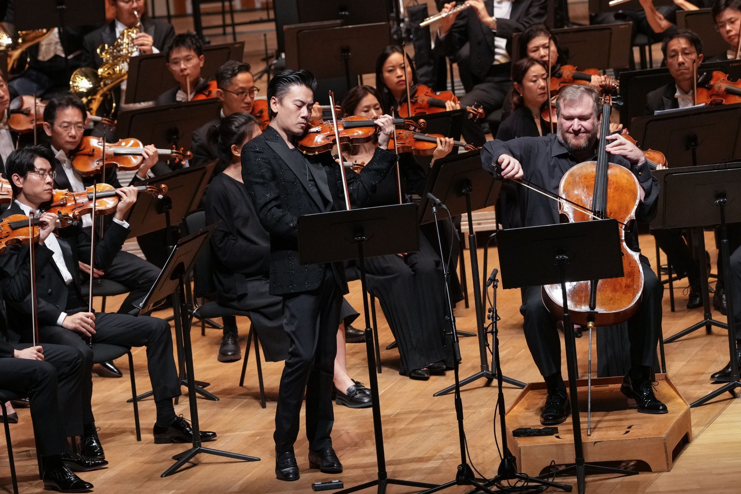Jing Wang, Richard Bamping and the Hong Kong Philharmonic © Desmond Chan