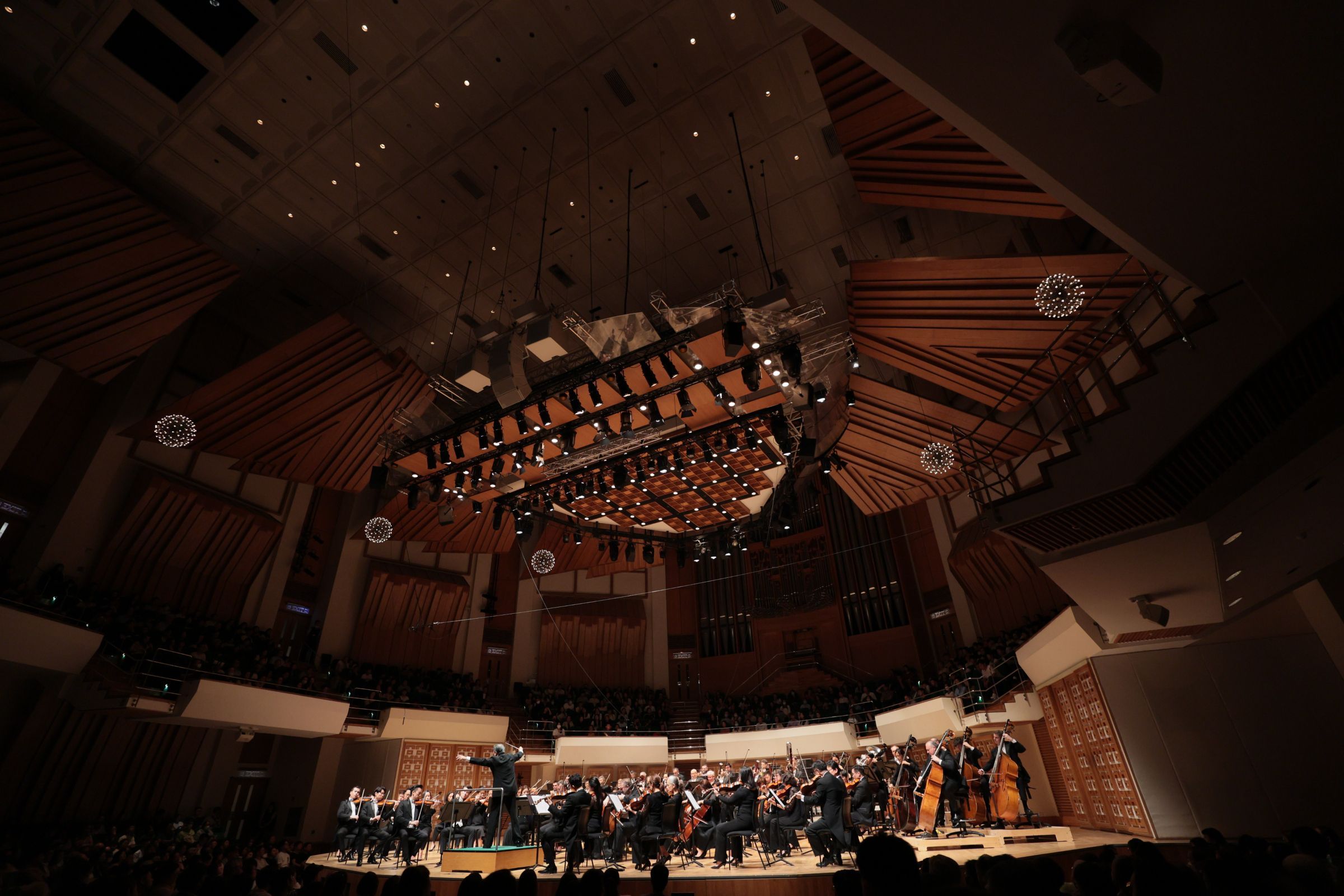 Long Yu conducts the Hong Kong Philharmonic © Keith Hiro