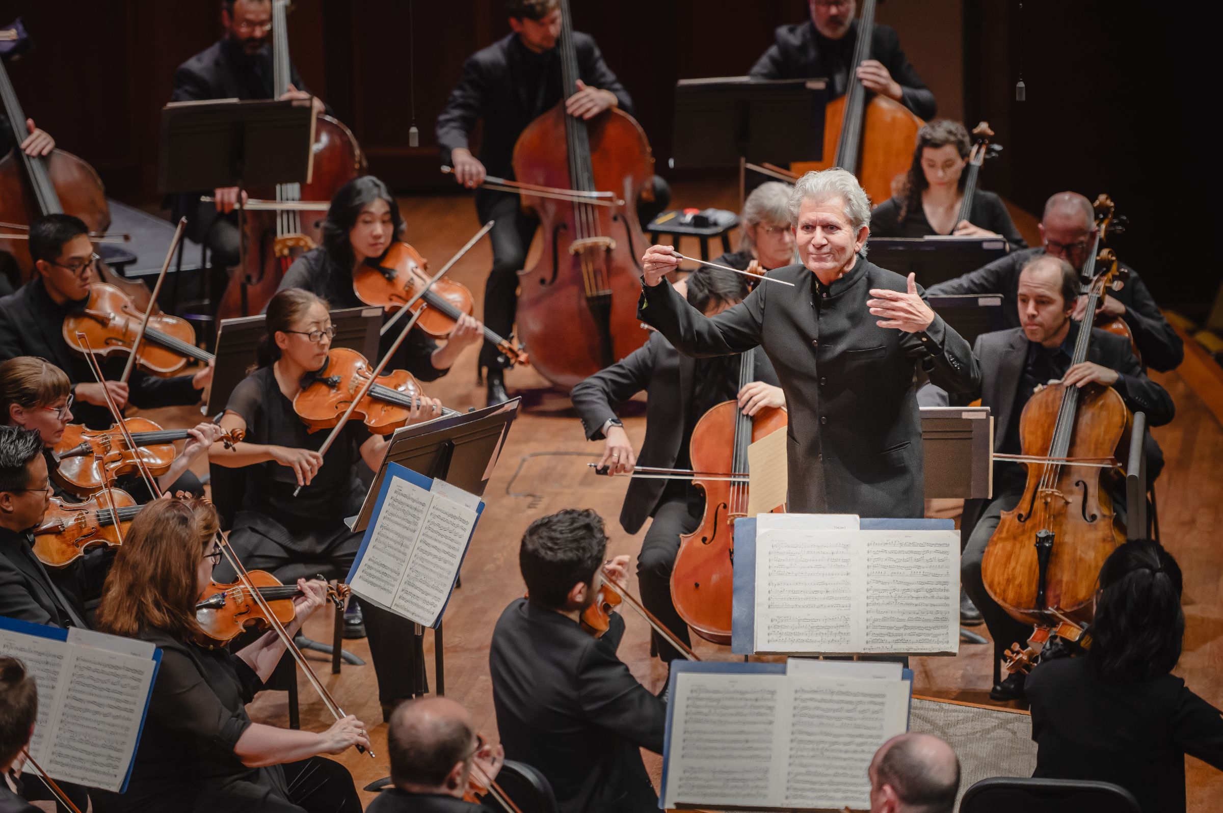Andreas Delfs conducts the Seattle Symphony &copy; Carlin Ma