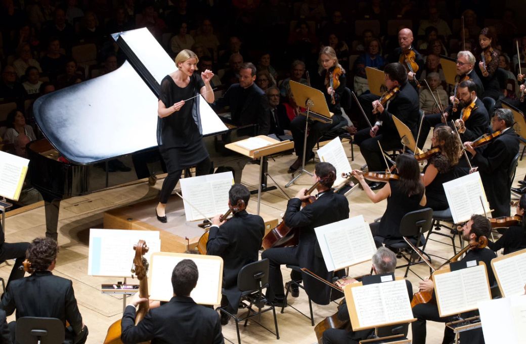 Joana Mallwitz, direcci&oacute;n, Francesco Piemontesi, piano, junto a la Orquesta Nacional &copy; Rafa Mart&iacute;n | OCNE