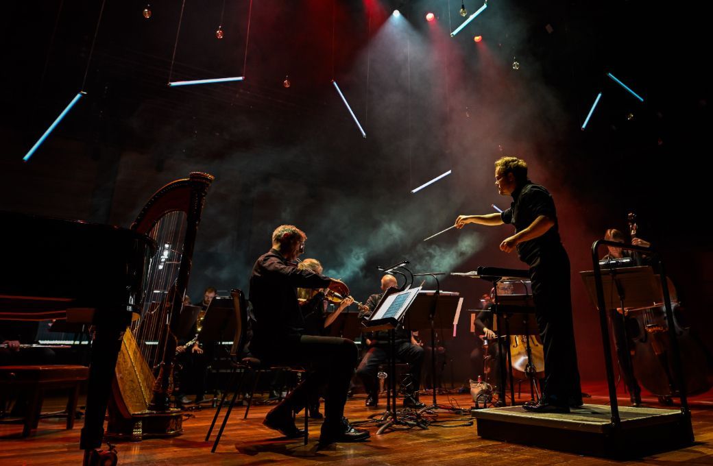 Jonathan Berman conducts the London Sinfonietta © Monika S Jakubowska
