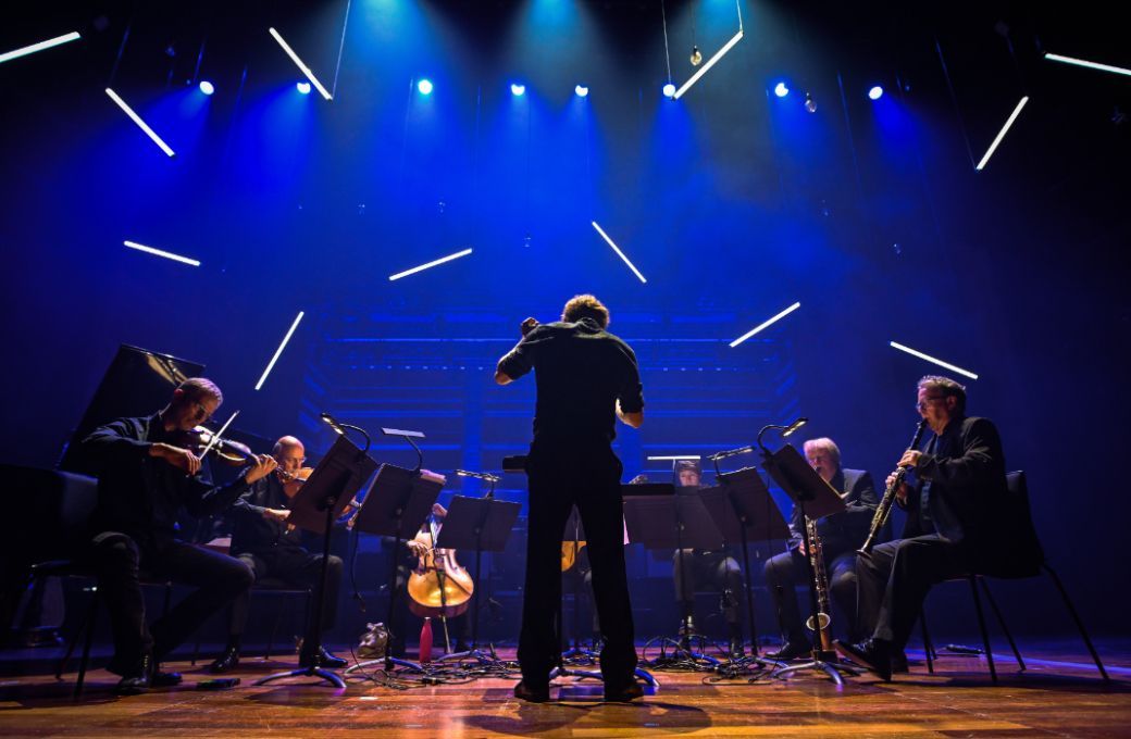 Jonathan Berman conducts the London Sinfonietta &copy; Monika S Jakubowska