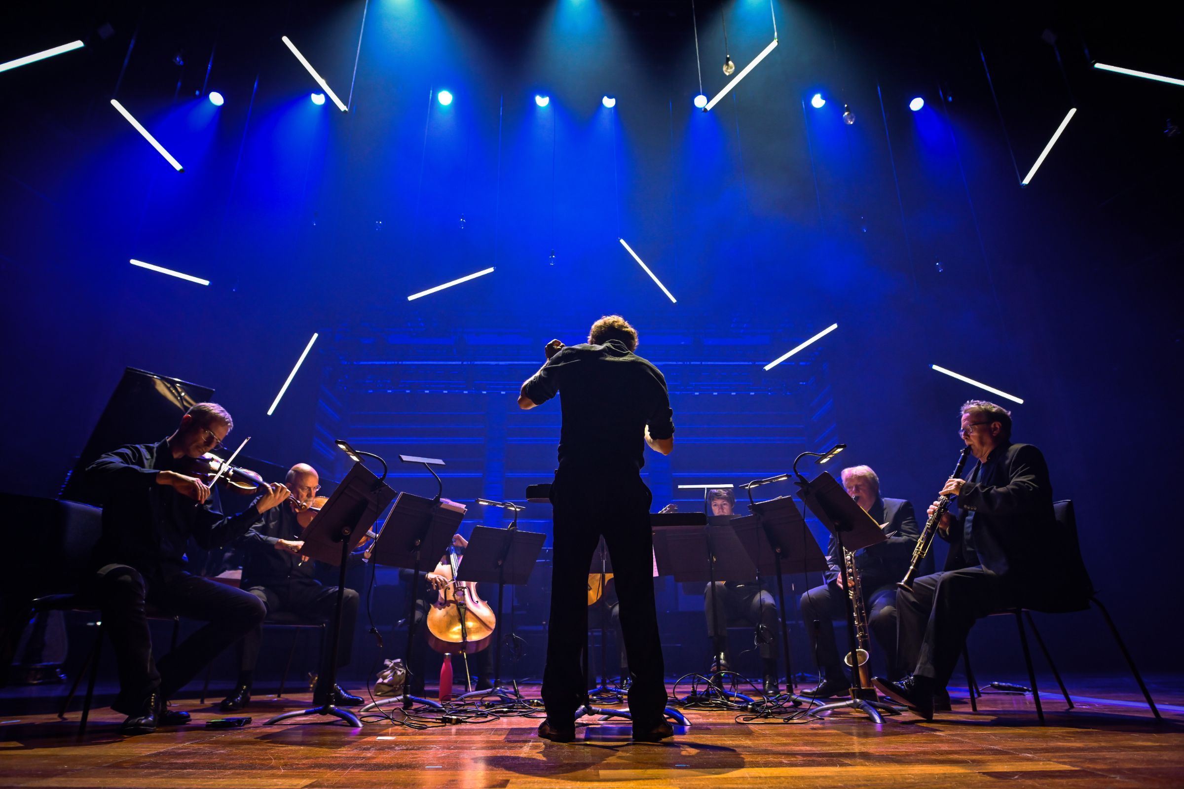 Jonathan Berman conducts the London Sinfonietta &copy; Monika S Jakubowska