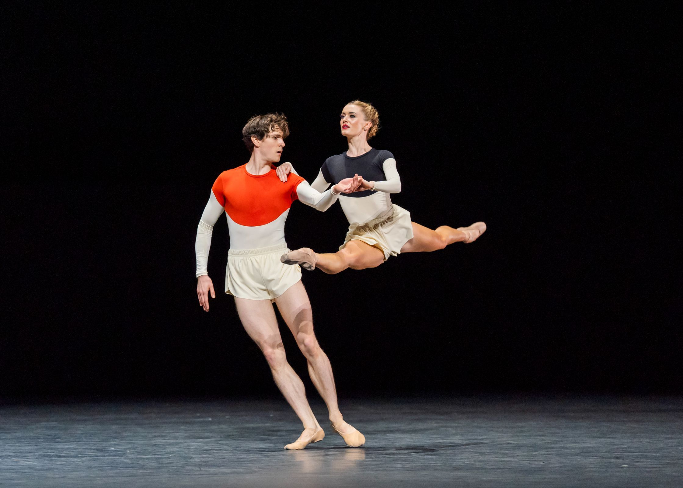 William Bracewell and Anna Rose O'Sullivan in Pam Tanowitz's <i>Or Forevermore</i> &copy; Tristram Kenton