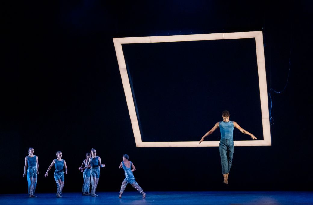 Francisco Serrano and The Royal Ballet in Joseph Toonga's <i>Dusk</i> &copy; Tristram Kenton