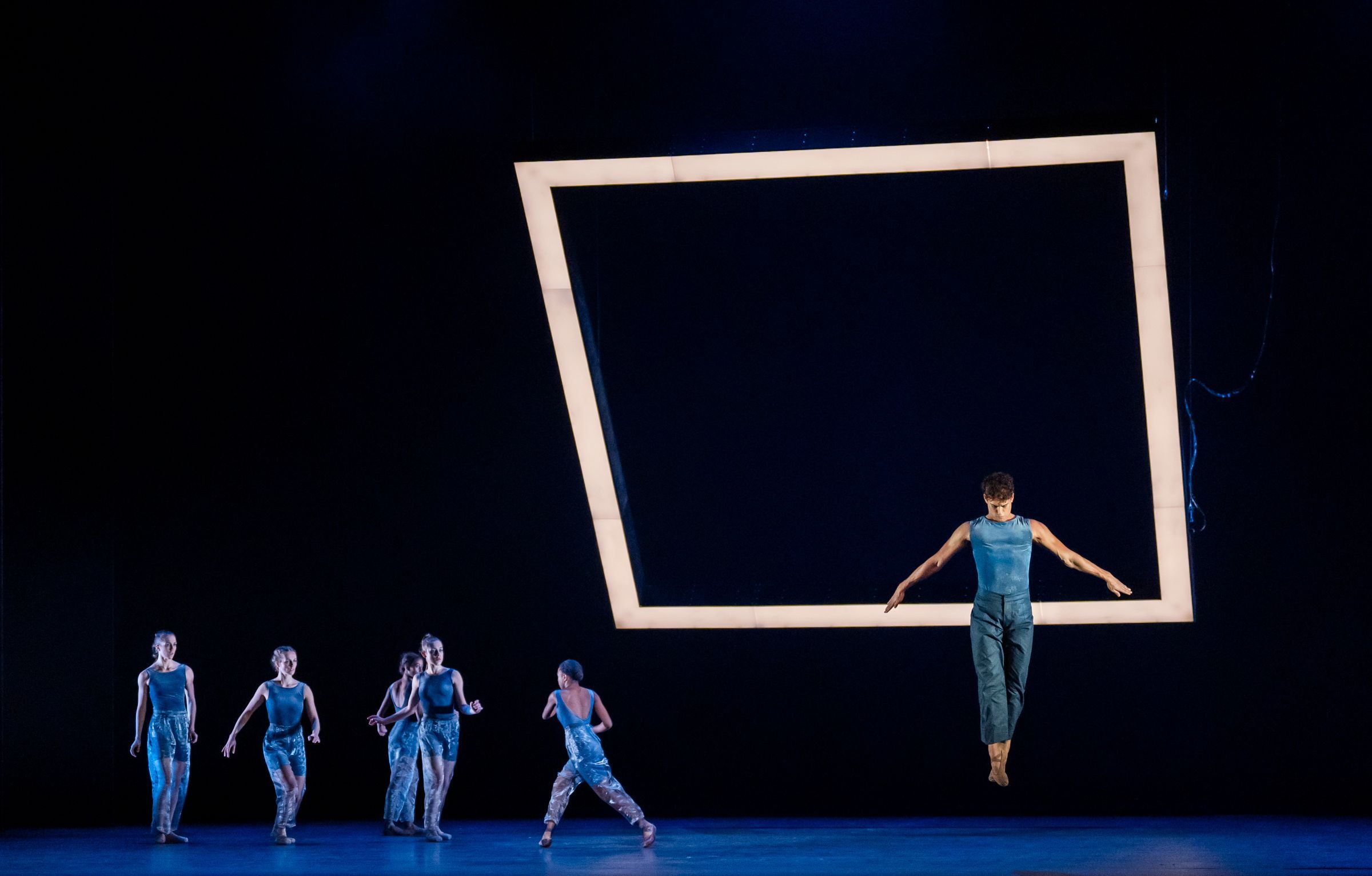 Francisco Serrano and The Royal Ballet in Joseph Toonga's <i>Dusk</i> &copy; Tristram Kenton
