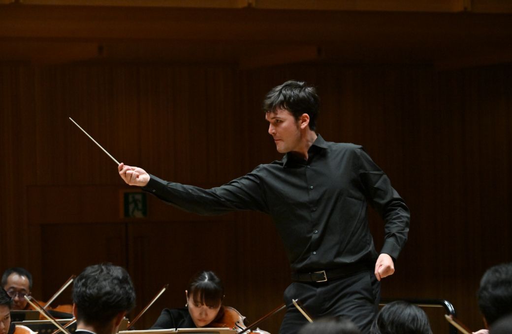 Riley Holden Court-Wood (2nd prize) conducts Mendelssohn © Tokyo International Conducting Competition