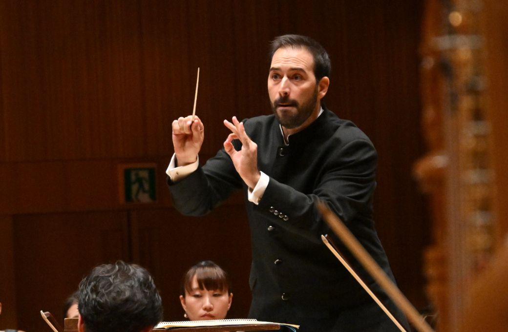 Kornilios Viktor Michailidis (1st prize) conducts Shostakovich © Tokyo International Conducting Competition